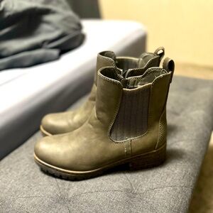 Ankle boots women’s. New without tags never worn. Olive green.